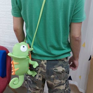 【生活好室】斜背包 手機包 側背包 變色龍 斜背包 後背包 造型背包 女生背包 肩背包 交換禮物 生日禮物 禮物