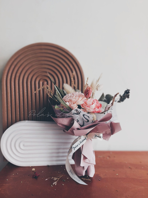 Dried flower bouquet
