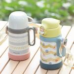 【日本孔雀Peacock】藝術家 耐衝擊底座 直飲+水杯兩用 兒童不鏽鋼保溫杯水壺490ML(握把+背帶)-灰, 灰, large