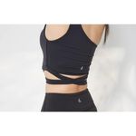 YOGA FLOW Skylar Bra - 單肩交叉鏤空短版上衣 - 淨黑 Black, , large