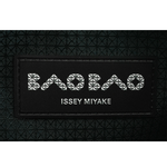 ISSEY MIYAKE Loop Metallic 金屬光澤拉鍊肩背/斜背包/灰綠色, , large