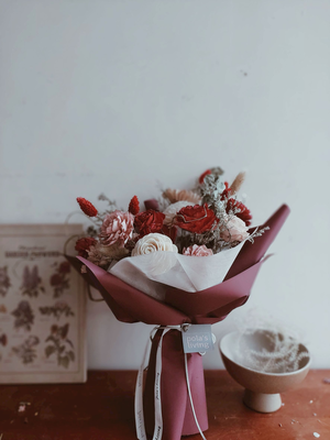 Dried flower bouquet