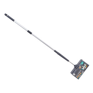 Extendable handle lint roller