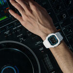 CASIO 卡西歐 G-SHOCK 星際白兵藍牙手錶 DW-B5600SF-7, , large