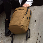 [杰鼎奧拉] KINGSONS｜水洗紋理-防水雙層後背包｜防潑水材質｜可容納15.6吋筆電-沙丘棕, 沙丘棕, large