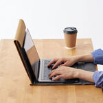 *需預訂【KING JIM】NESTY隨行支架筆電包 軍綠/(NST10)軍綠, , large