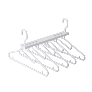 5 consecutive hangers that can be stored 