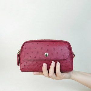 【M2nd】悠特蒂鴕鳥皮多功能斜揹包-楓紅(T75A)