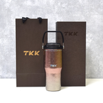 【TKK】悅界時尚 純鈦Ti 拎拎杯 手提式 冰霸杯 抗菌保溫杯 環保杯 700ML(直飲+吸管)-鈦黑影(禮盒組), 鈦黑影, large
