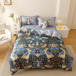 【複製】純天絲滑到回不去！ 大版印花 &times; 100% 天絲，睡感質感雙升級，天絲控、比得兔粉都瘋狂入手！  PETER RABBIT&trade; 比得兔 &times; V&A 博物館聯名 40 支純天絲｜正版授權｜多款可選 床包兩用被 4 件組，全新到貨！, , large