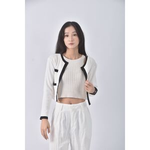 (S) 【安于晴Charlene私服】質感修身短版跳色白色罩衫二手衣