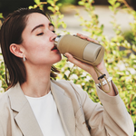 【日本孔雀Peacock】露營戶外登山 不鏽鋼保冷保溫杯400ML(附可調杯袋+登山扣環)-消光黑+米色杯袋, , large