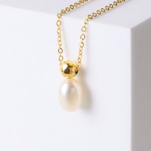 Essential oil diffuser necklace