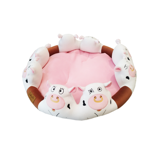 Pet bed with cute animal theme