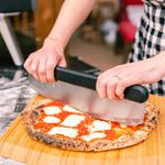 [OONI戶外窯烤爐]不鏽鋼披薩刀(半月形搖刀) Pizza Cutter Rocker Blade 切刀 刀具 烹飪工具 輪刀 pizza切刀, , large