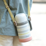 【日本孔雀Peacock】藝術家 耐衝擊底座 直飲+水杯兩用 兒童不鏽鋼保溫杯水壺490ML(握把+背帶)-灰, 灰, large