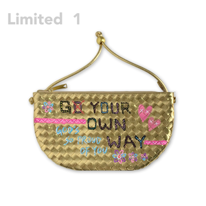 Metal ball painted woven half-moon bag bright gold (XL)