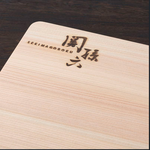 【日本貝印KAI】日本製-匠創名刀關孫六 一體成型不鏽鋼刀-小三德包丁+檜木砧板, , large