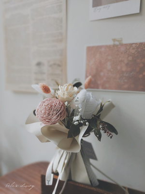 Dried flower bouquet
