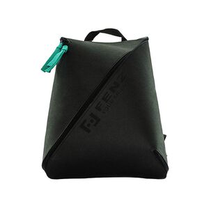 義大利獨家進口精品 - FENZ 超輕防潑濺 一體成形後背包(魔力黑)