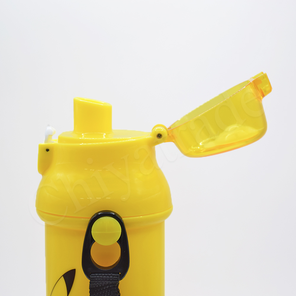 【百科良品】日本製 精靈寶可夢 元氣皮卡丘 搖尾巴 彈蓋直飲水壺 隨身瓶 抗菌加工 480ML(附背帶), , large