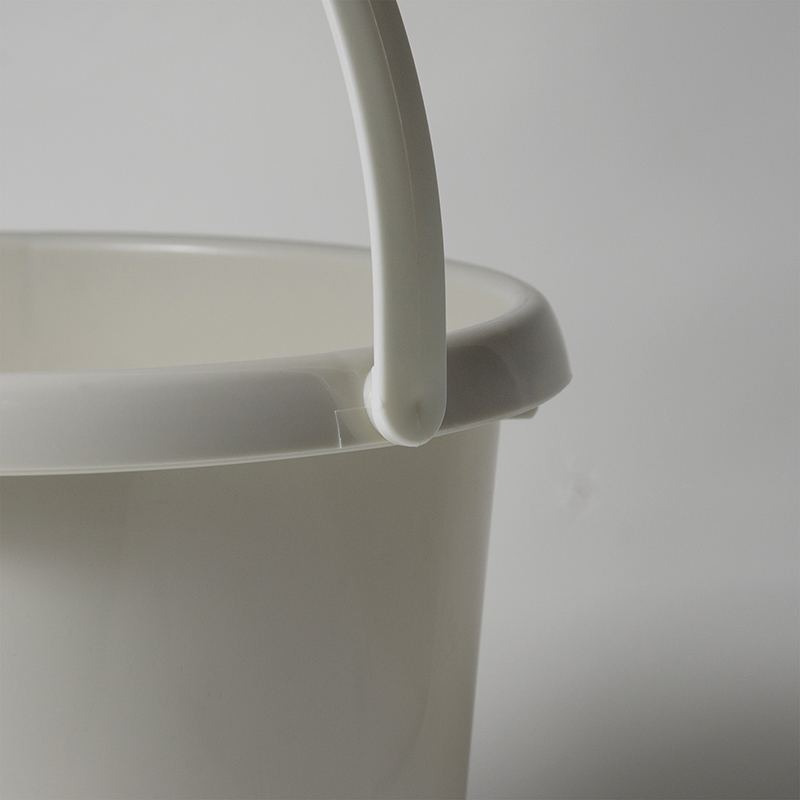 GINII基尼|質感加厚手提水桶 6L 象牙白/塑膠水桶 圓型水桶 手提水桶 多用途水桶 泡腳 園藝 洗澡桶, 象牙白, large