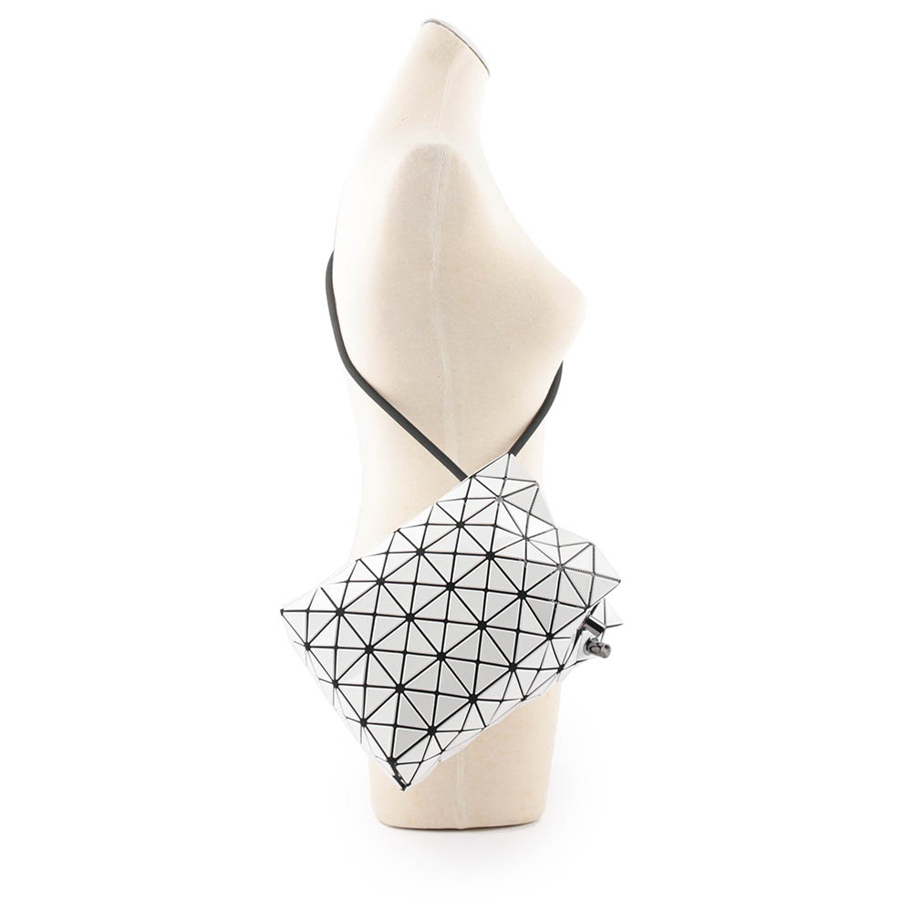 ISSEY MIYAKE BAO BAO WRING 亮面抽繩水桶包/白色, , large