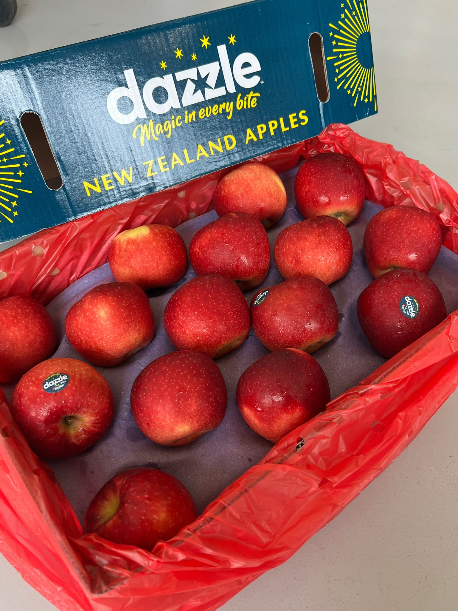 Dazzle Apple, , large