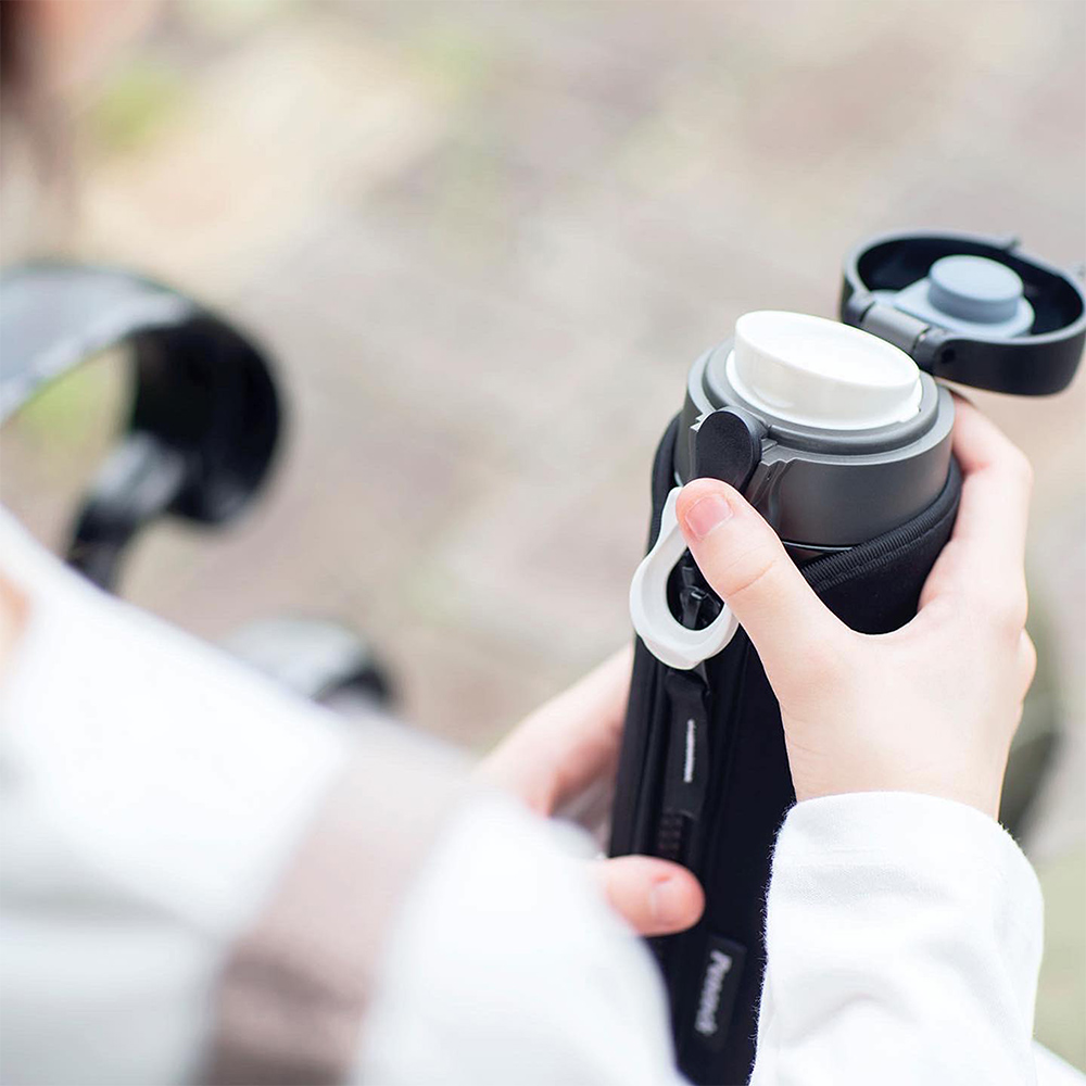 【日本孔雀Peacock】戶外運動 鎖扣式彈蓋 不鏽鋼 保冷保溫杯500ML(附拉鍊手提杯套)-任選色, , large