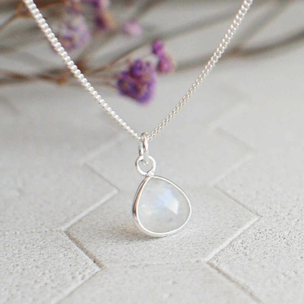 BLUMA銀飾】純粹月光石原礦純銀項鍊天然水晶水滴招桃花愛情之石女生禮物| 家樂福線上購物