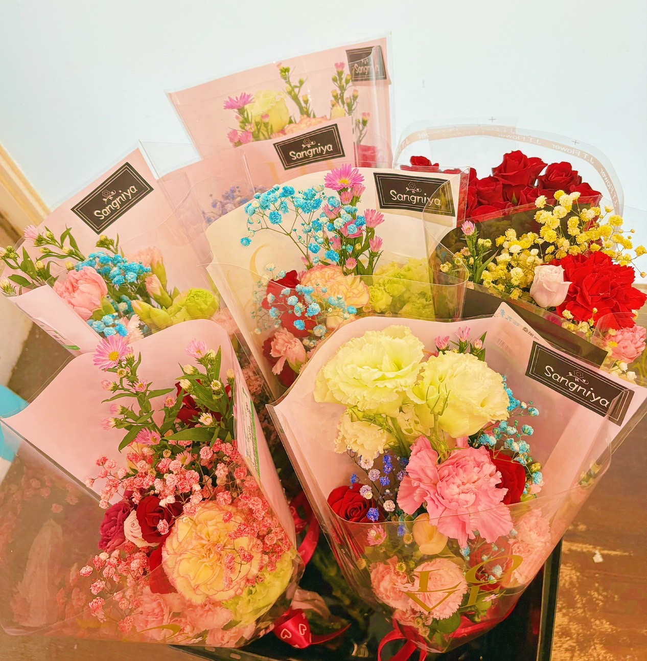 (桑妮亞花坊) 節日小花束(滿3束出貨)  母親節花束 畢業花束 頒獎典禮花束 依照不同節日需求搭配花材, , large