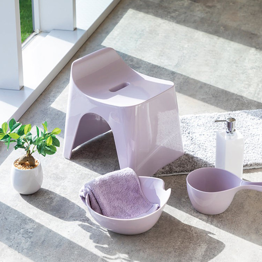 【HUBATH】Japan-Made Curved Bathroom Stool 25cm with Water Ladle &ndash; 2-Piece Set (Ag+ Antibacterial Material / Supports up to 100kg / Water-Repellent Design / Bath Stool) &ndash; Lilac