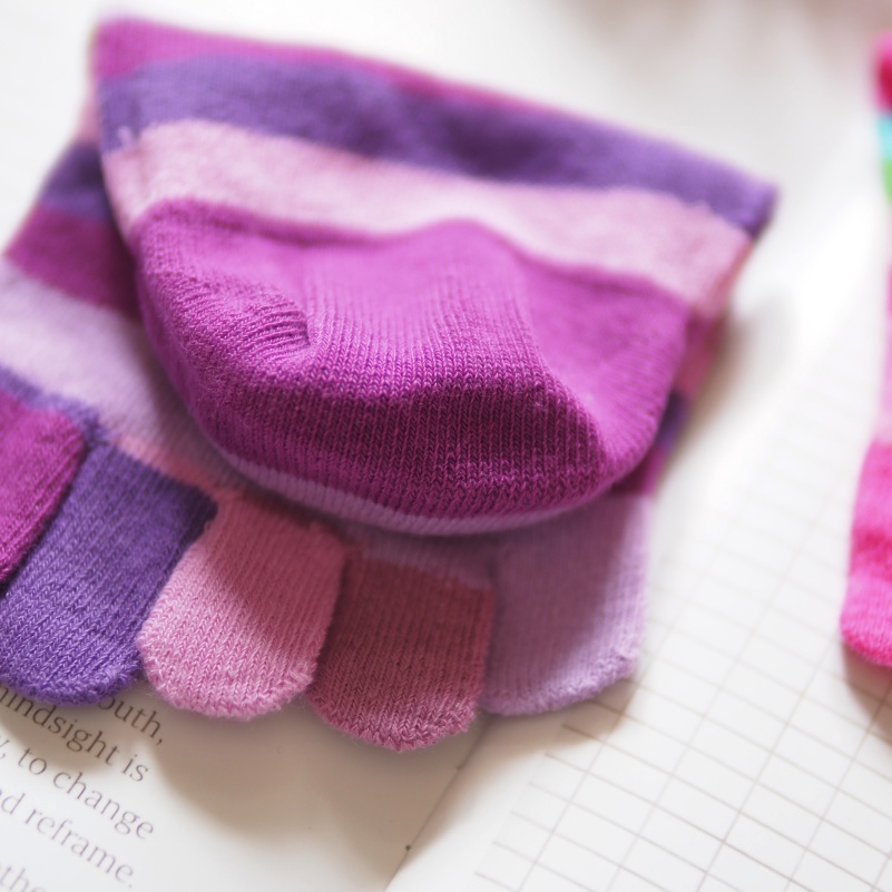 [凱美棉業]五雙組 MIT台灣製 純棉挖空隱形五趾襪 彩色條紋款, , large