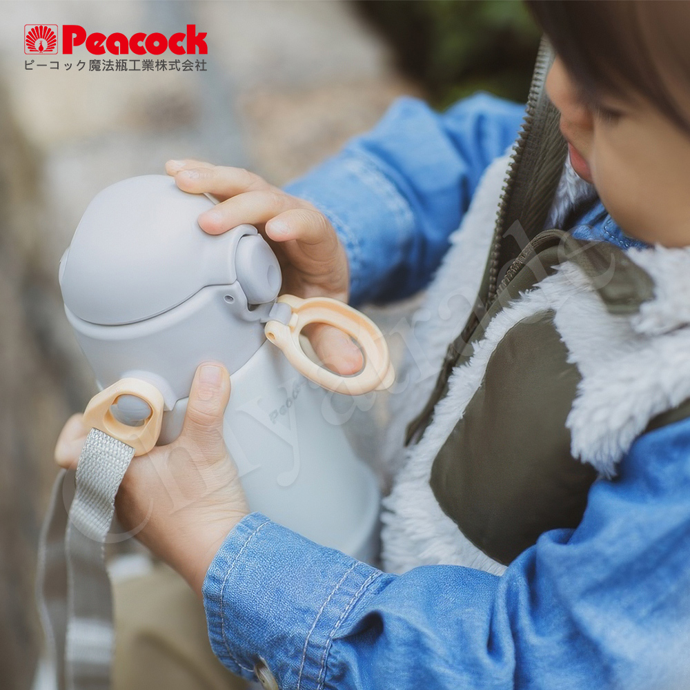 【日本孔雀Peacock】耐衝擊底座  背帶式 一鍵彈開吸管杯 兒童不鏽鋼保溫杯水壺400ML-星光灰, 星光灰, large