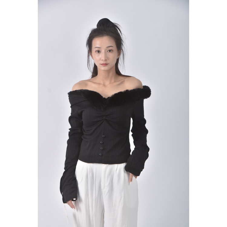 (S) 【安于晴Charlene私服】new trend質感一字領黑色上衣二手衣