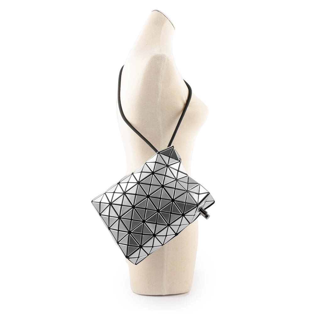 ISSEY MIYAKE BAO BAO WRING 亮面抽繩水桶包/銀色, , large