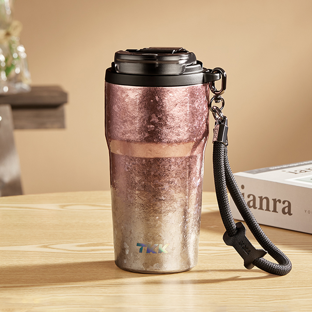 【TKK】洛奇系列 純鈦Ti 咖啡杯 保溫杯 隨身杯 630ML(提繩+直飲+吸管)-鈦曜黑, , large