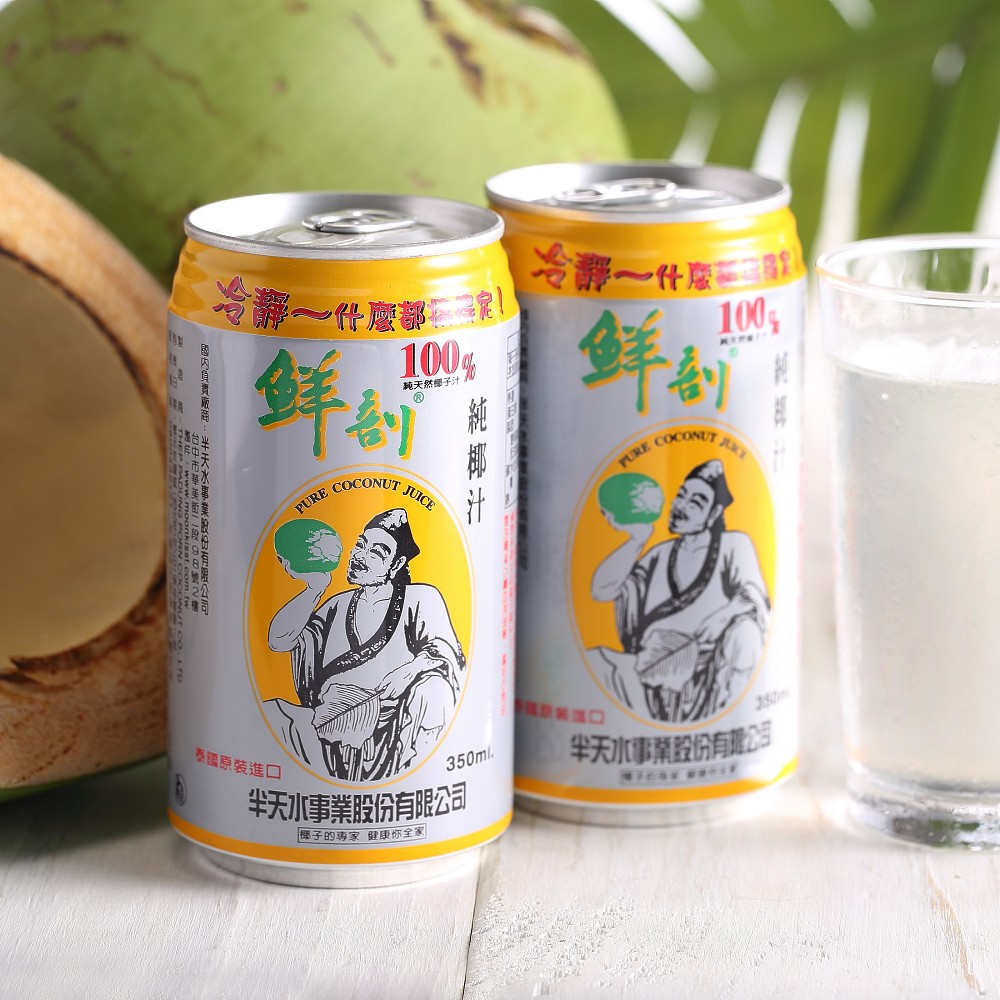 Freshly cut 100% pure coconut milk, , large