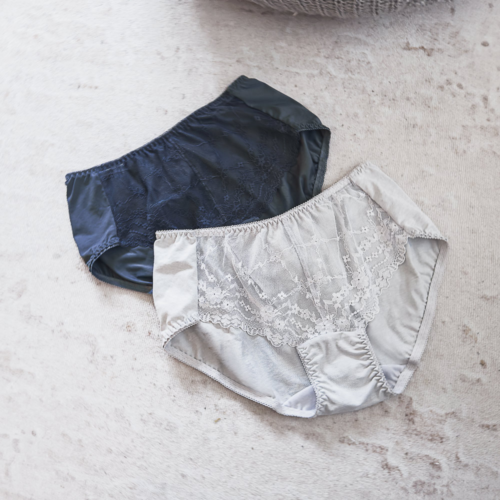 【Clany可蘭霓】台灣製 柔霧花境 親膚柔滑涼感蕾絲M-XL中腰內褲｜3081-61柔感灰, , large