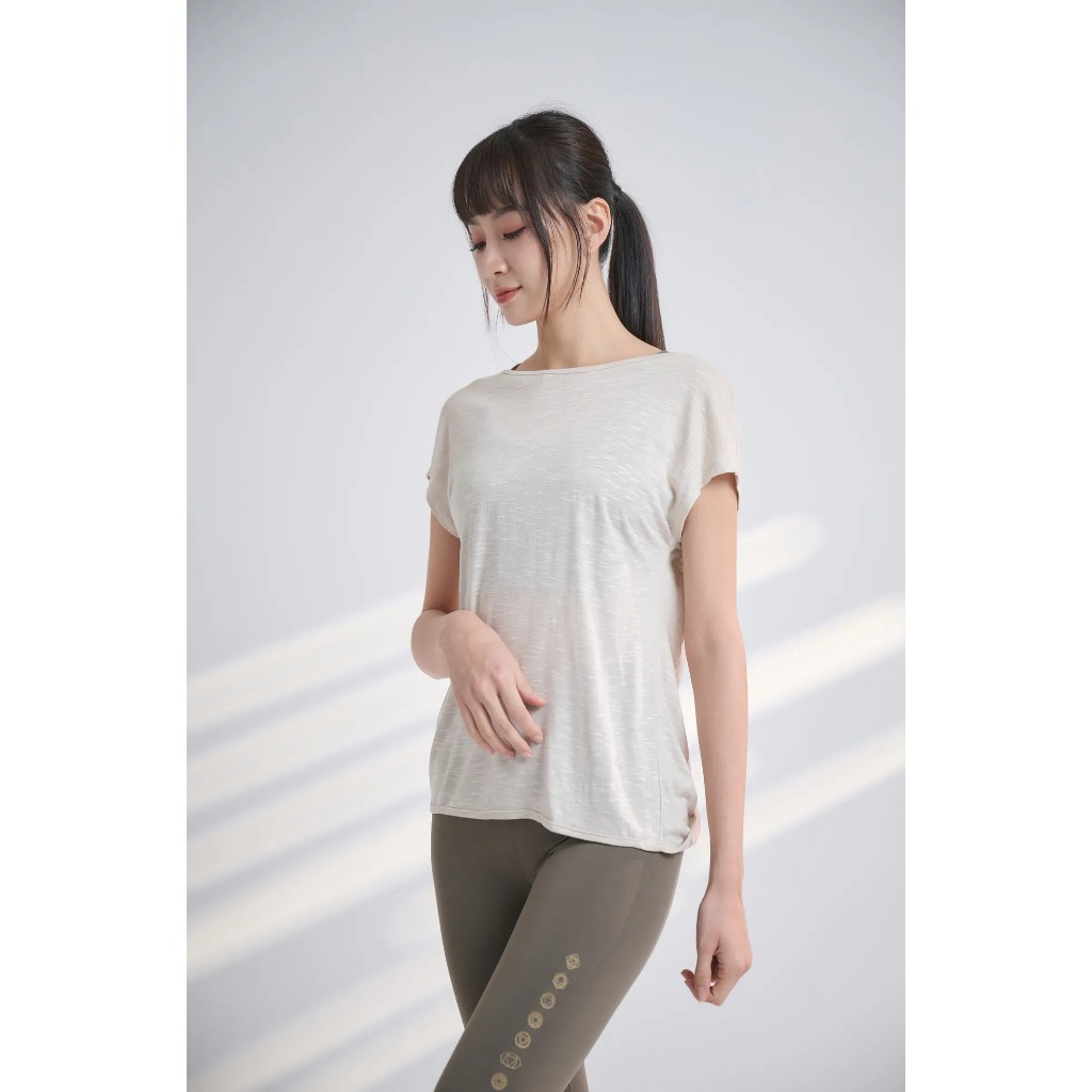 YOGA FLOW Open Back Tshirt - 短袖優雅垂墜後背V領罩衫 - 蕎麥, , large