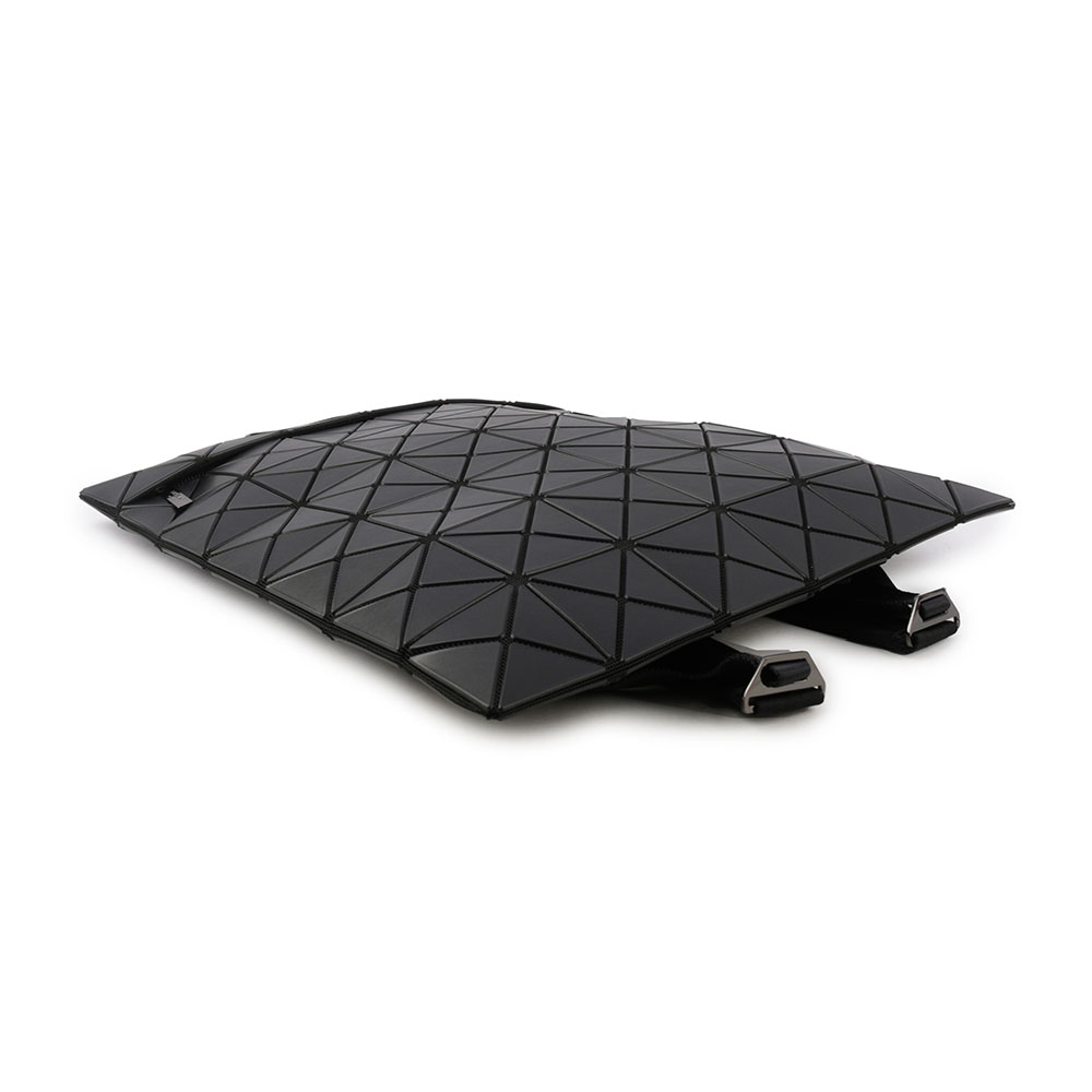 ISSEY MIYAKE BAO BAO LUCENT 啞光霧面扁形後背包/黑色, , large