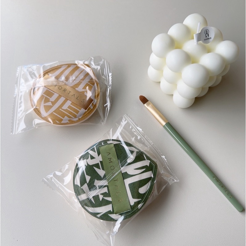 【台灣現貨】爾木萄 100分棉花糖粉撲 『白鹿同款』 AMORTALS粉撲 超軟不吃粉 一盒三入（兩個粉撲+1支遮瑕刷）, , large