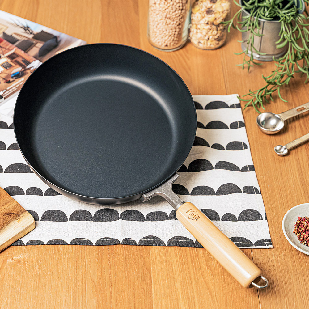 【日本TAKUMI】匠 岩紋鐵製平底鍋 26公分(日本製), , large