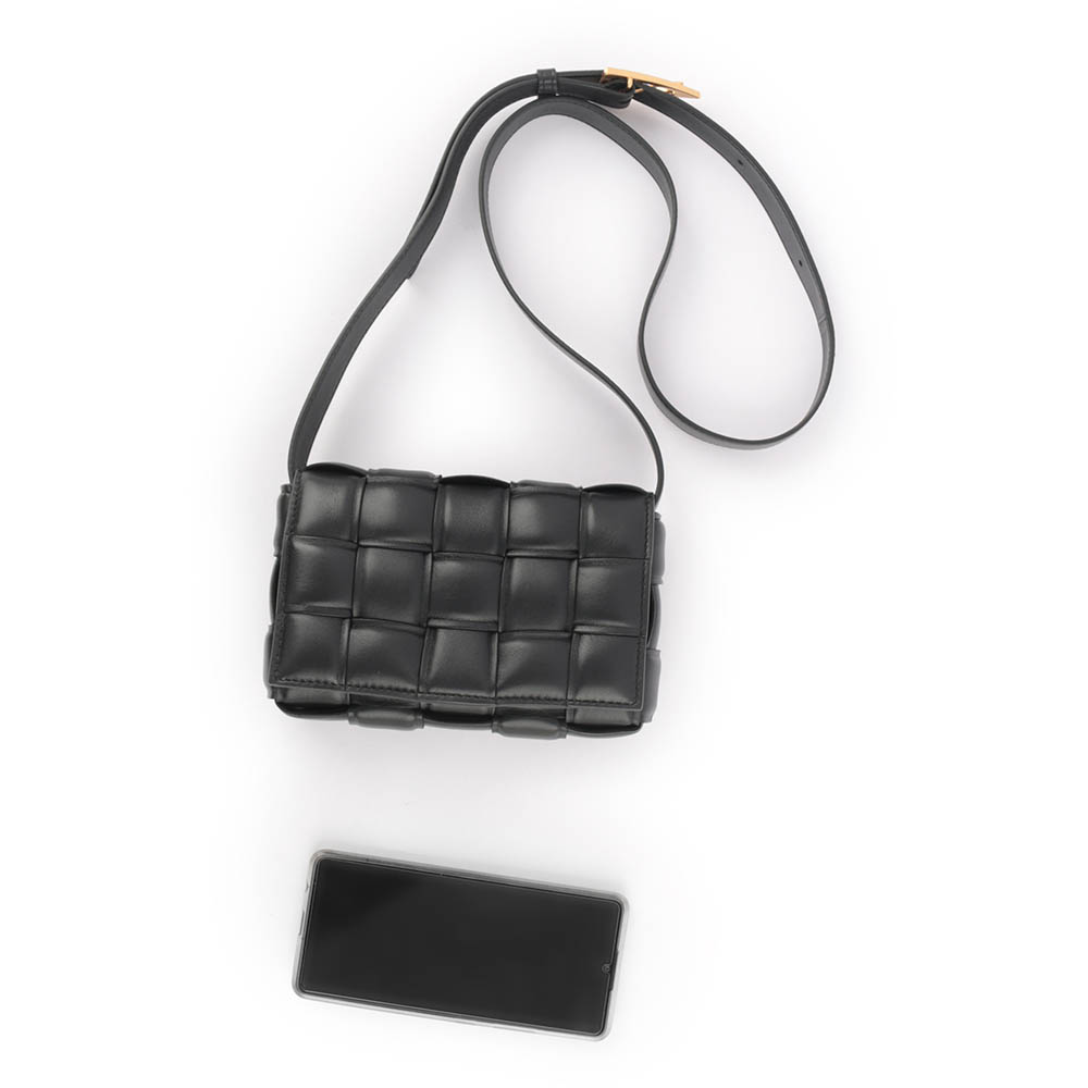 BOTTEGA VENETA 小羊皮Padded Cassette枕頭編織包/小款/黑色/金釦, , large