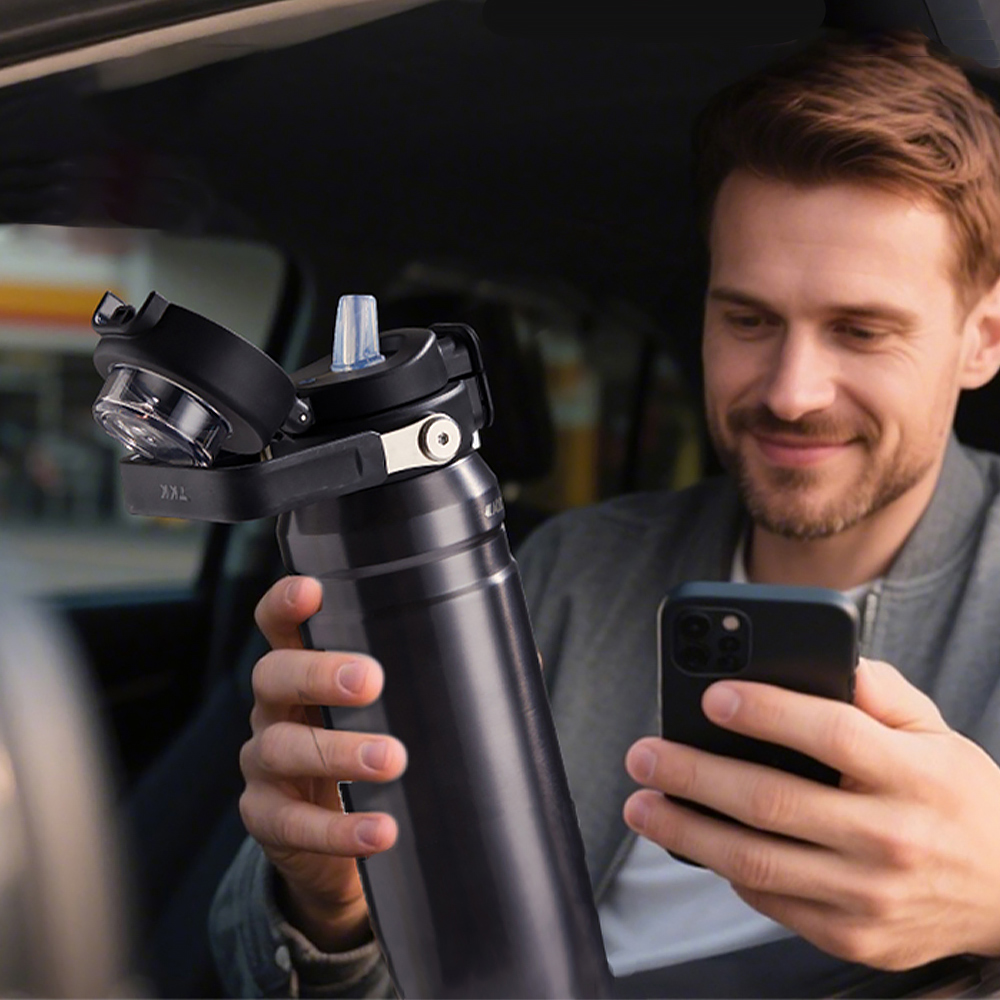 【TKK】悍馭系列 手提式 316不鏽鋼 一鍵彈蓋 兩用 保溫杯 運動水壺800ML(直飲+吸管)-夜瀾黑, , large