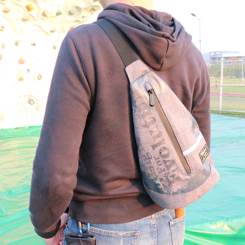 【Niche 樂奇】三角型 跨肩背包 男生單肩背包 防水單肩背包 休閒旅遊背包  N-5211, , large