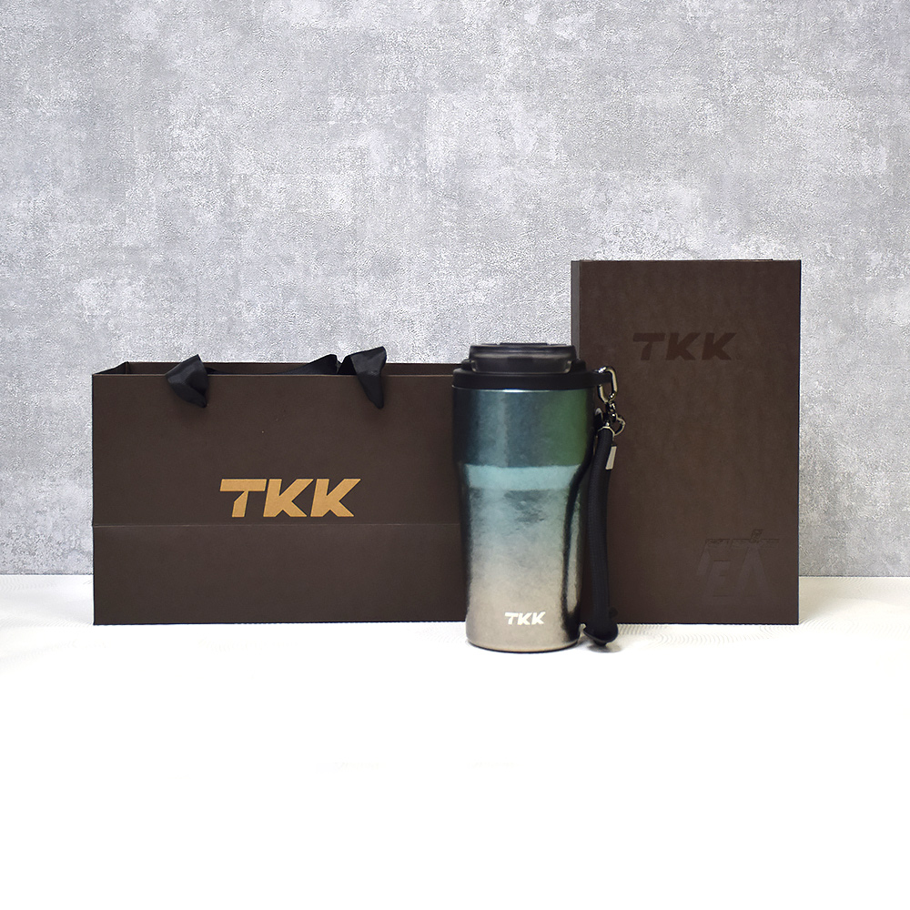 【TKK】洛奇系列 純鈦Ti 咖啡杯 保溫杯 隨身杯 630ML(提繩+直飲+吸管)-鈦粉金(禮盒組), 鈦粉金, large