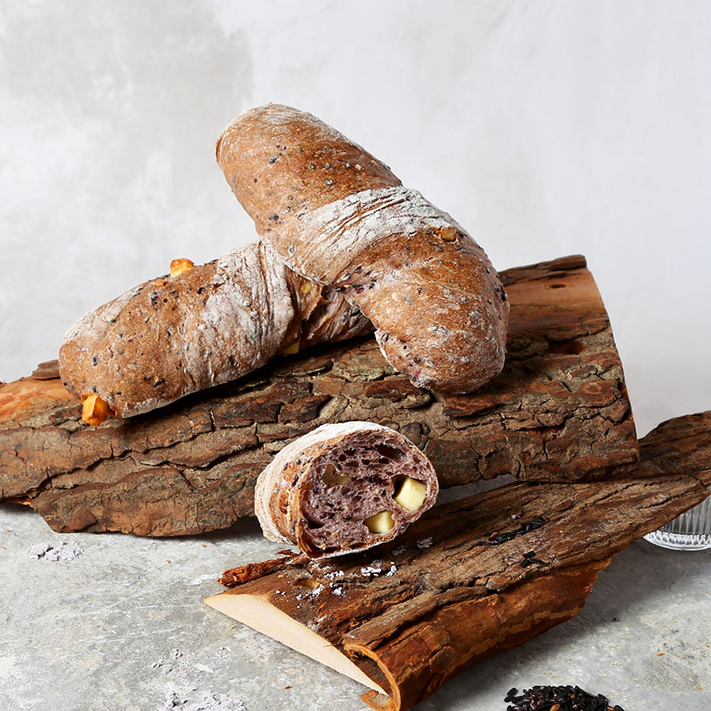 PASADENA Organic Twist Bread with Purple Rice, Cheese & Walnut