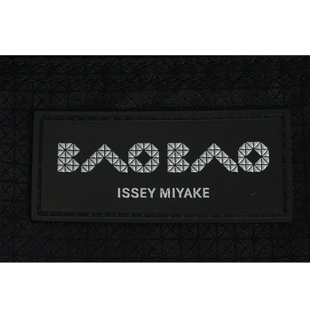 ISSEY MIYAKE BAO BAO LUCENT 6x6 亮面雙色托特包/石墨灰/珍珠灰, , large