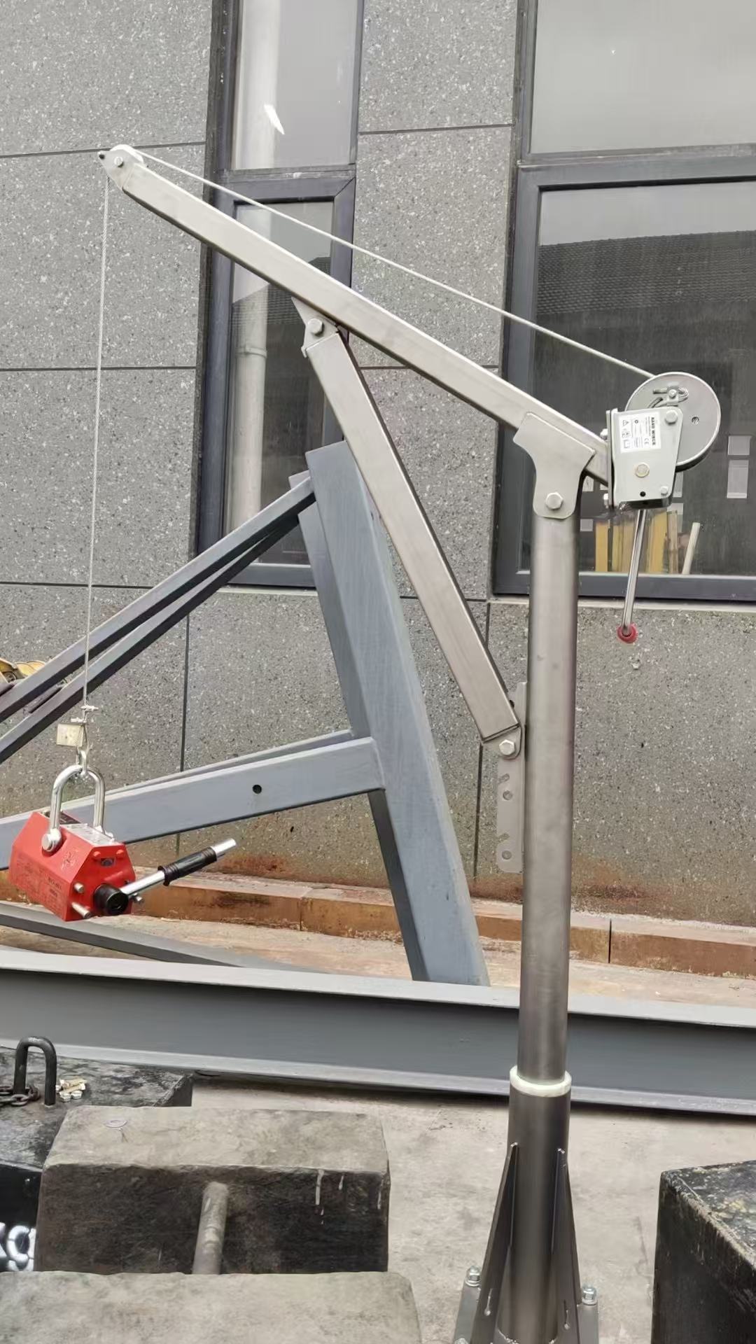 WIN五金 松盈牌 DC7020 小金剛吊架 白鐵吊架 手搖捲揚機 白鐵鋼索 360&deg;旋轉 吊掛設備 工地必備 吊貨架, , large